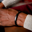 Load image into Gallery viewer, Black Screw Cuff